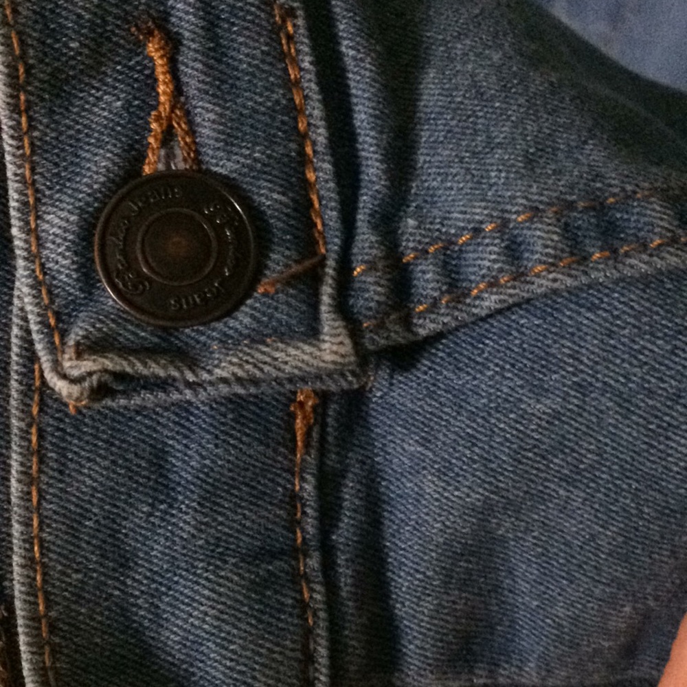Cropped Jean Jacket - Picture 4 of 5
